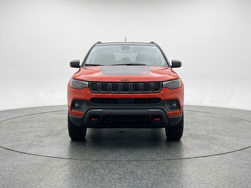 Used 2025 Jeep Compass Trailhawk image 2