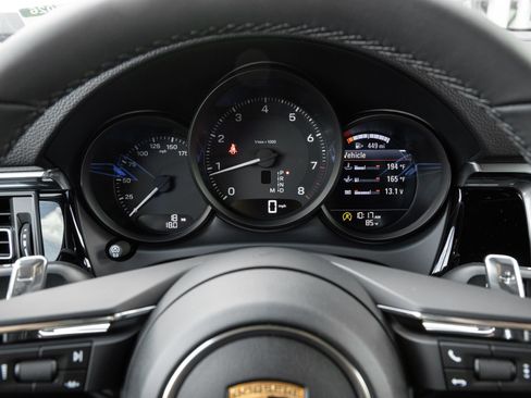 Certified 2026 Porsche Macan AWD/4WD image 14