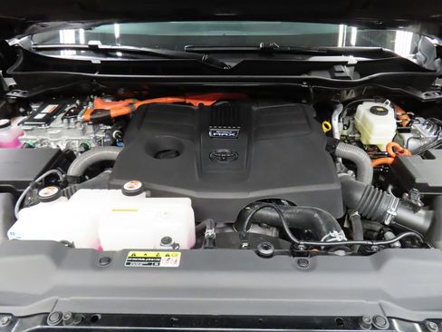 Used 2025 Toyota Tundra Limited AWD/4WD image 33