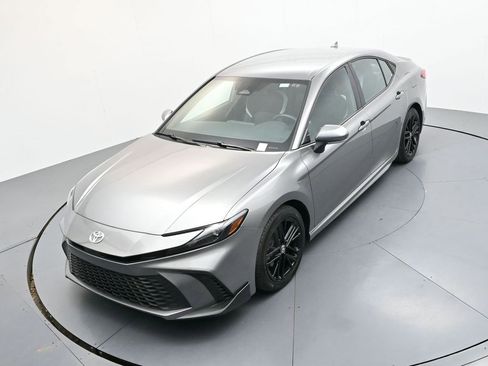 Used 2025 Toyota Camry SE image 35
