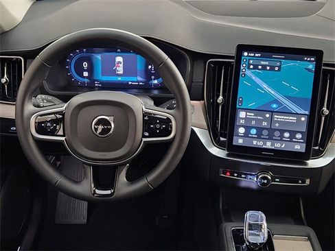 Used 2025 Volvo XC90 B5 Plus image 27