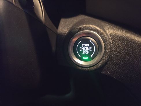 Used 2021 Chevrolet TrailBlazer LT FWD image 18