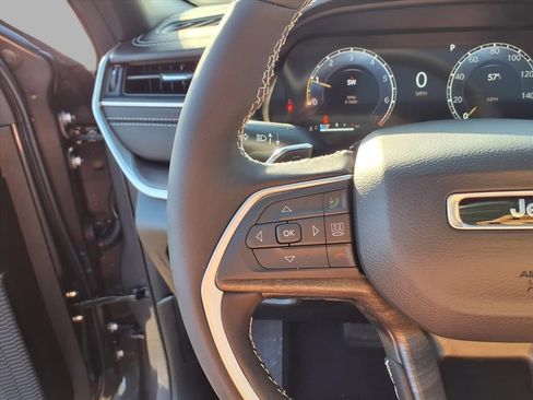 New 2025 Jeep Grand Cherokee Limited image 10