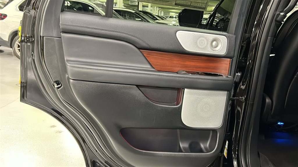 Certified 2022 Lincoln Navigator Reserve AWD/4WD image 24