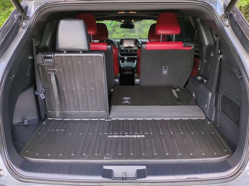 Used 2022 Toyota Highlander XSE AWD/4WD image 13