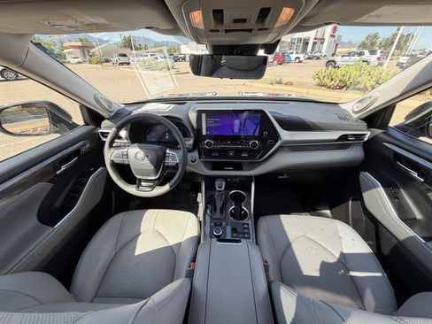 Used 2024 Toyota Highlander Platinum AWD/4WD image 26