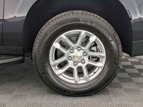 New 2026 Chevrolet Suburban LT image 14