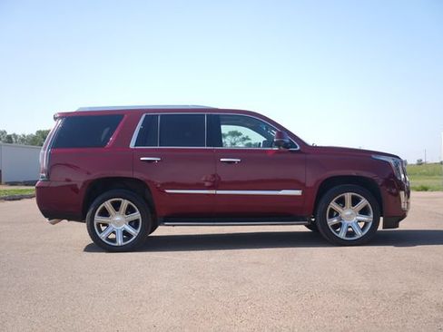 Used 2018 Cadillac Escalade Luxury AWD/4WD image 2