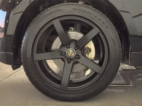 Used 2019 Jaguar F-PACE Premium image 9