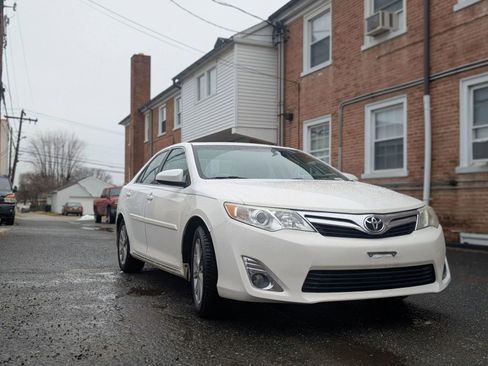 Used 2014 Toyota Camry XLE w/ Leather Package image 19