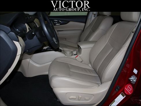 Used 2018 Nissan Rogue SL w/ Premium Package image 16