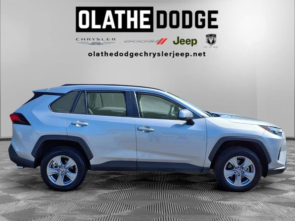 Used 2025 Toyota RAV4 XLE FWD image 27