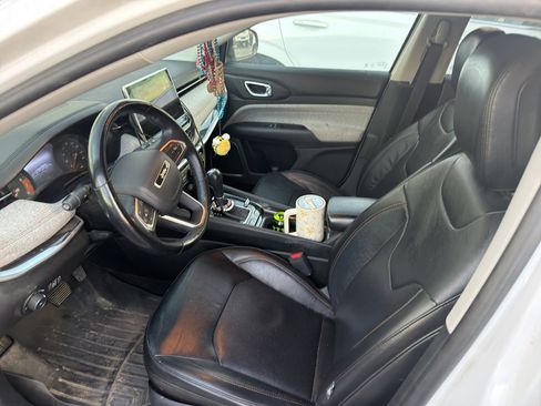 Used 2022 Jeep Compass Latitude image 9