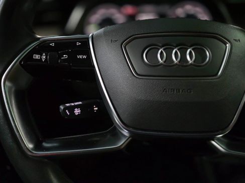 Used 2022 Audi e-tron Premium Plus image 21