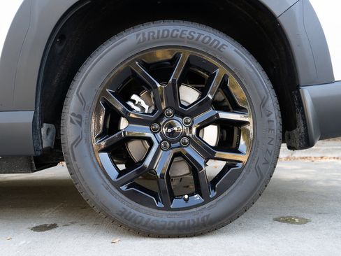 Certified 2025 Honda Pilot Touring image 15