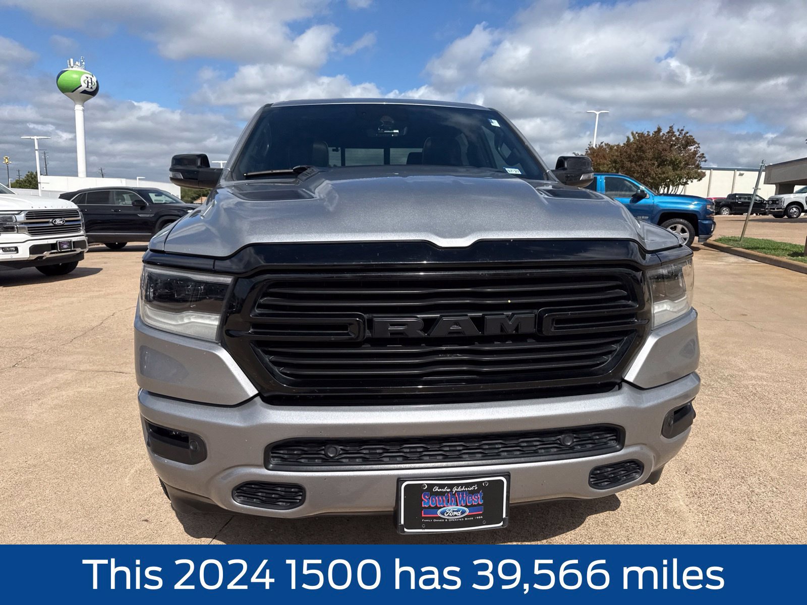 Used 2024 RAM 1500 Laramie AWD/4WD image 2