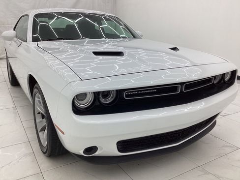 Used 2019 Dodge Challenger SXT RWD image 3
