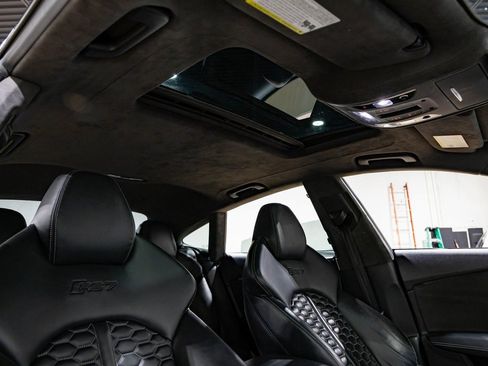 Used 2017 Audi RS 7 Prestige w/ Carbon-Optic Package image 28