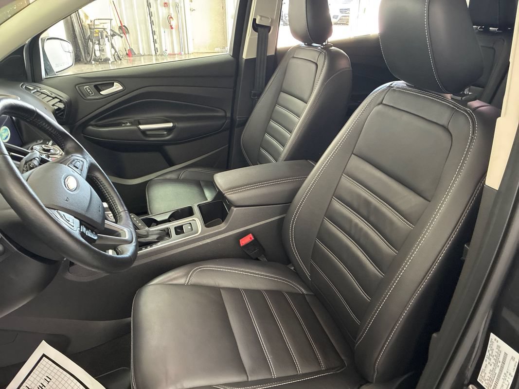 Used 2019 Ford Escape Titanium AWD/4WD image 9
