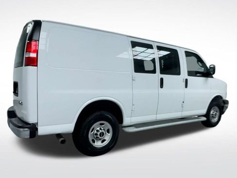 Used 2024 GMC Savana 2500 w/ Driver Convenience Package image 9
