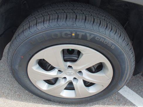 Used 2022 Toyota RAV4 LE AWD/4WD image 24