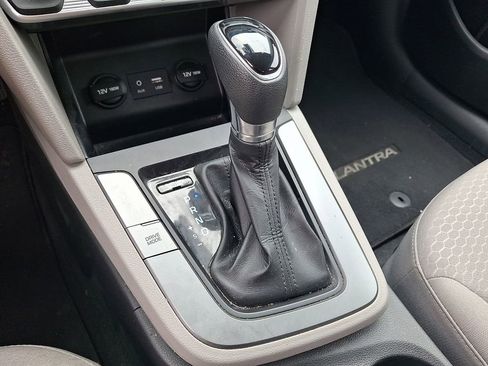 Used 2020 Hyundai Elantra SEL FWD image 18