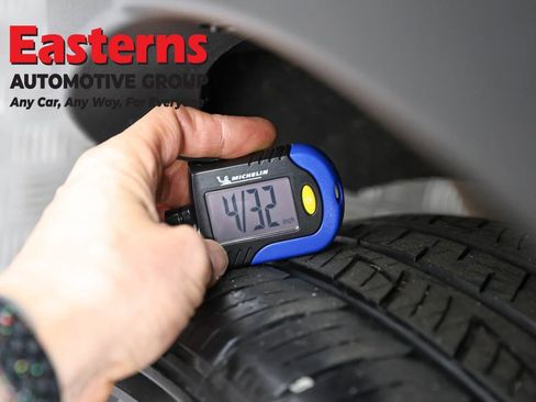 Used 2024 Nissan Pathfinder SV AWD/4WD image 29