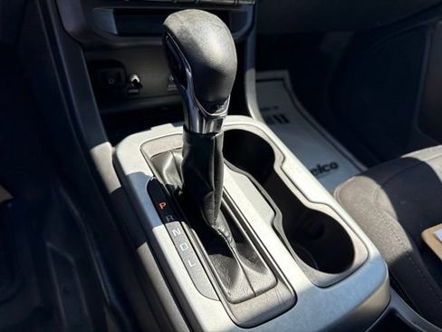 Used 2022 Chevrolet Colorado LT w/ Fleet Safety Package RWD image 15