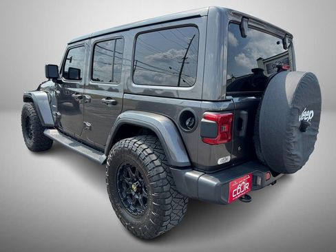 Used 2018 Jeep Wrangler Unlimited Sahara image 4