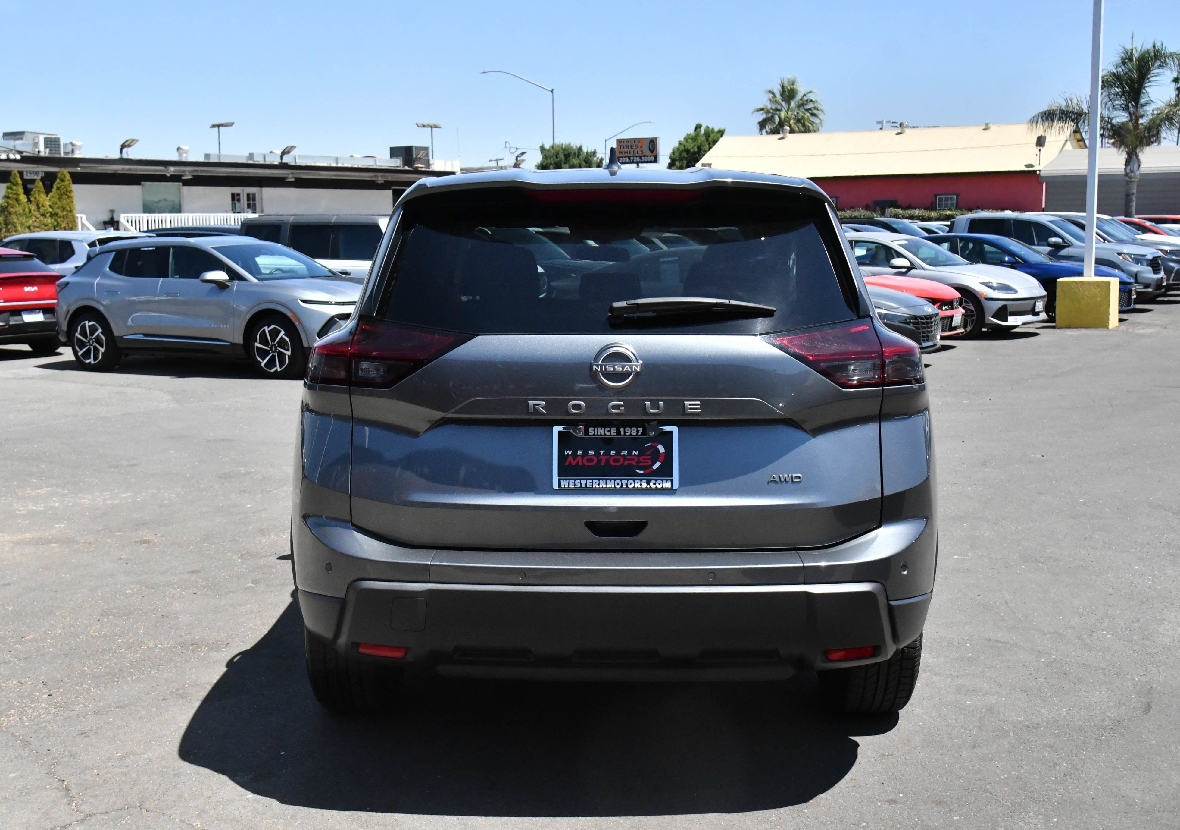 Used 2025 Nissan Rogue SV AWD/4WD image 7