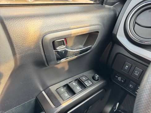 Certified 2020 Toyota Tacoma TRD Sport w/ TRD Premium Sport Package AWD/4WD image 11