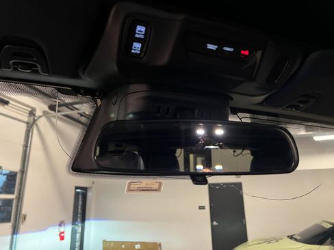 Used 2025 Jeep Wrangler Willys image 23