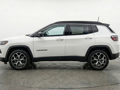 Used 2025 Jeep Compass Limited AWD/4WD image 5