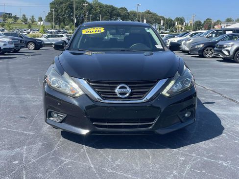Used 2016 Nissan Altima 3.5 SL w/ 3.5 Technology Package FWD image 2