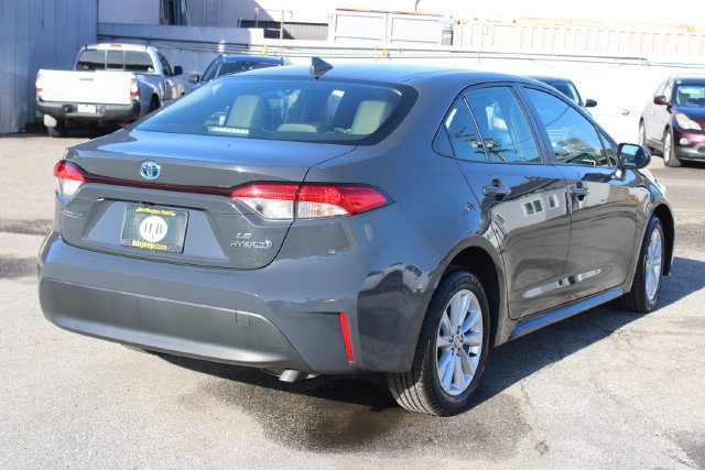 Used 2024 Toyota Corolla LE w/ LE Convenience Package FWD image 5