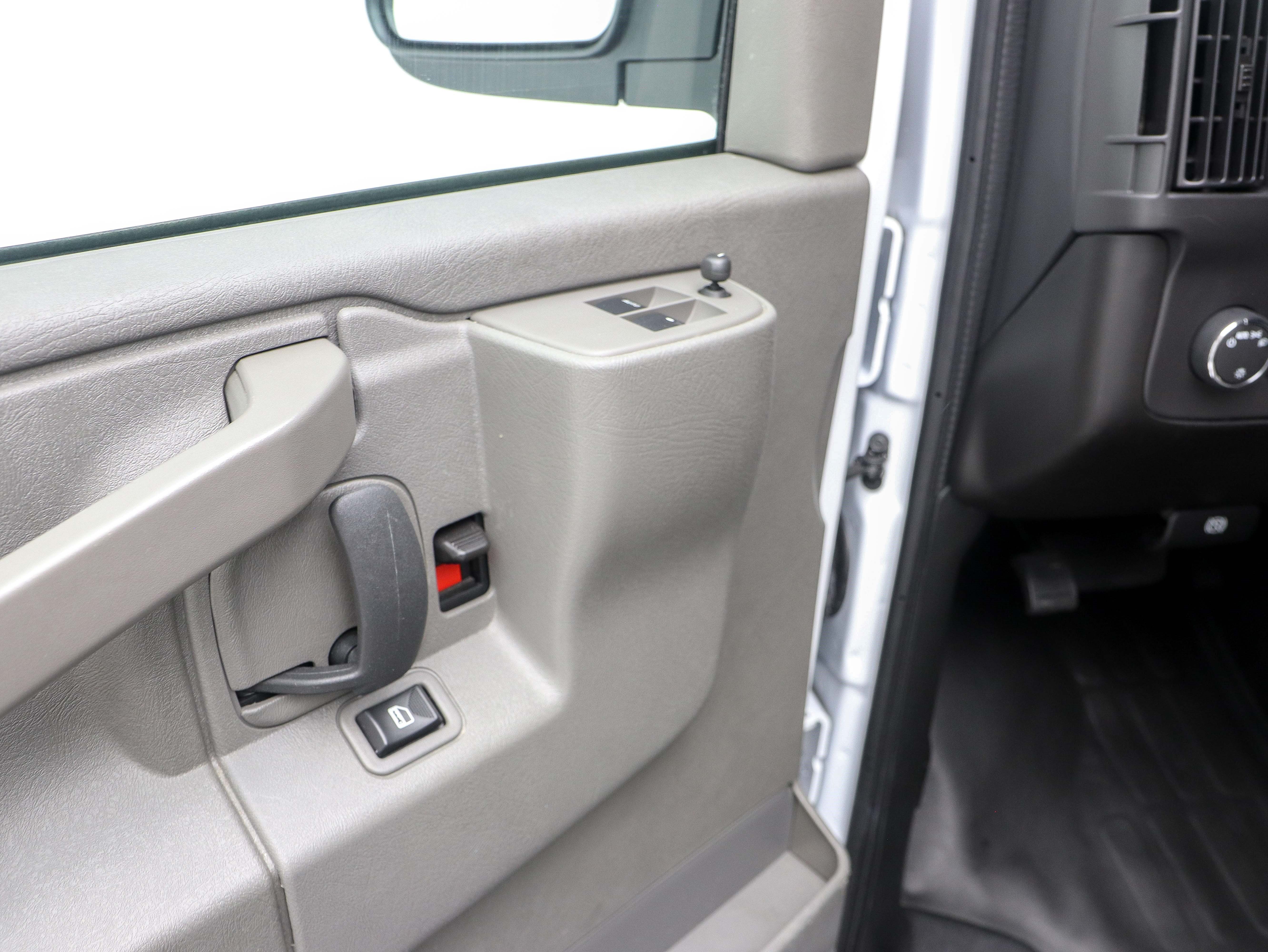 Used 2025 GMC Savana 2500 Extended w/ Driver Convenience Package RWD image 19