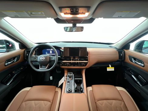 New 2026 Nissan Pathfinder Platinum image 9