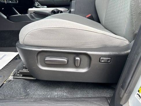 Certified 2020 Toyota Tacoma SR5 w/ Blackout Package AWD/4WD image 20