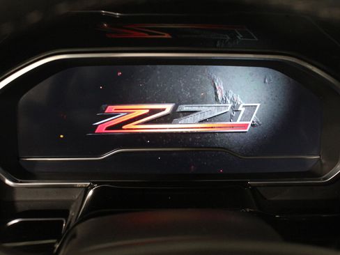 Certified 2022 Chevrolet Silverado 1500 LT w/ Z71 Off-Road Package image 9