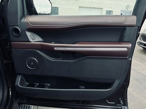 Used 2024 Ford Expedition Limited image 19