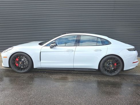 New 2026 Porsche Panamera GTS image 2