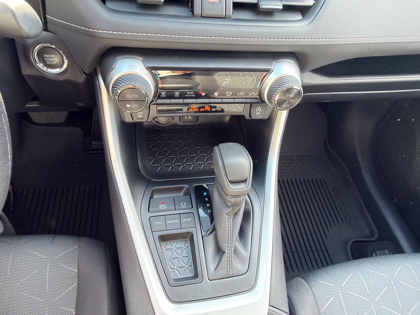 Used 2025 Toyota RAV4 XLE FWD image 19