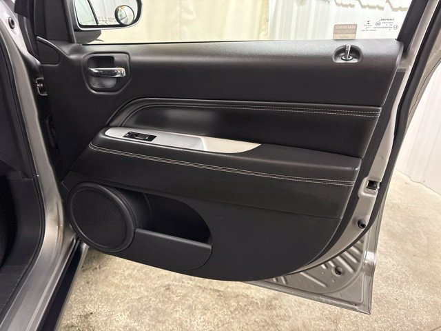 Used 2016 Jeep Compass High Altitude FWD image 26