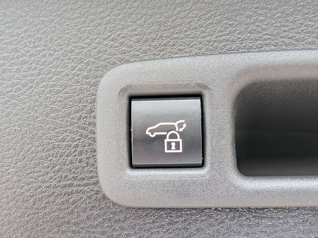 Used 2026 Toyota Sienna XLE FWD image 40