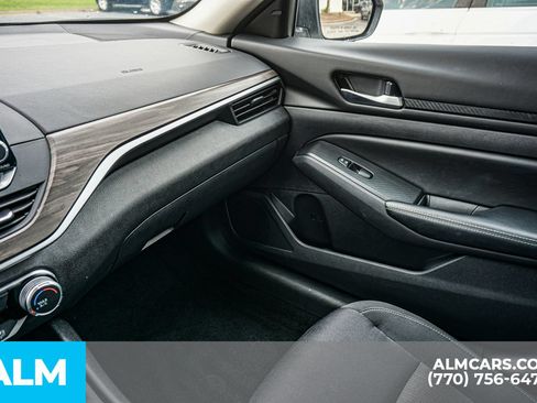 Used 2025 Nissan Altima 2.5 SV FWD image 46