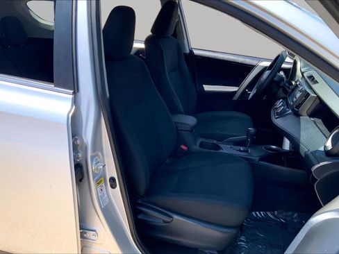 Used 2014 Toyota RAV4 LE FWD image 8