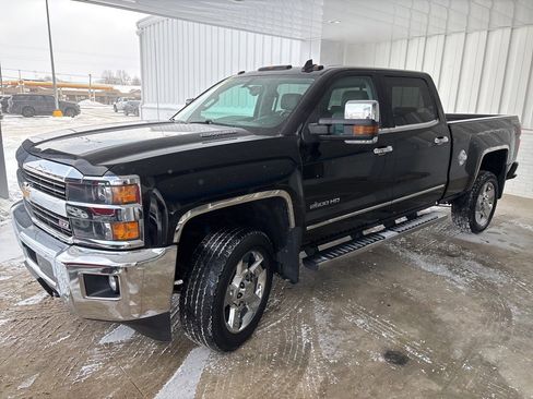 Used 2015 Chevrolet Silverado 2500 LTZ image 3