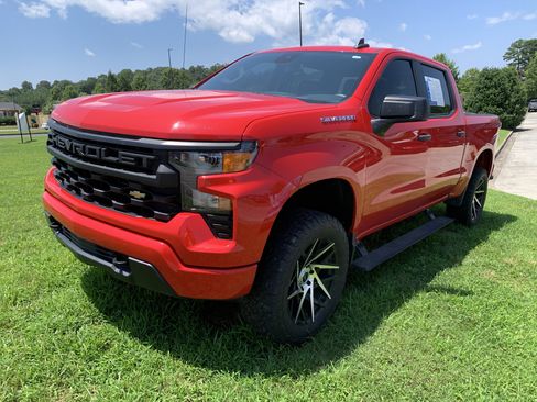 Used 2023 Chevrolet Silverado 1500 Custom AWD/4WD image 6