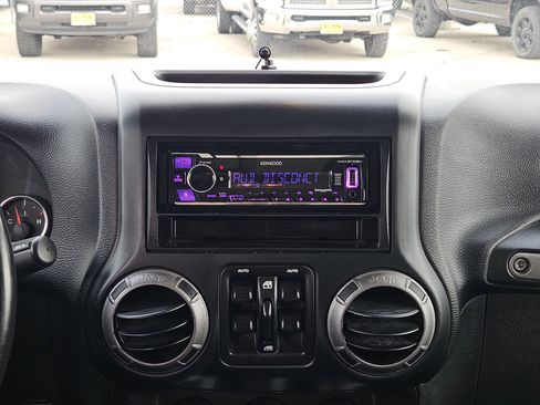 Used 2018 Jeep Wrangler Unlimited Sport S image 17