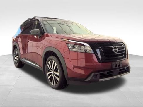 Used 2023 Nissan Pathfinder Platinum AWD/4WD image 2